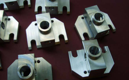 CNC手板厂是一种传统的加工方法,通过去除方法去除整个材料中的多余材料。