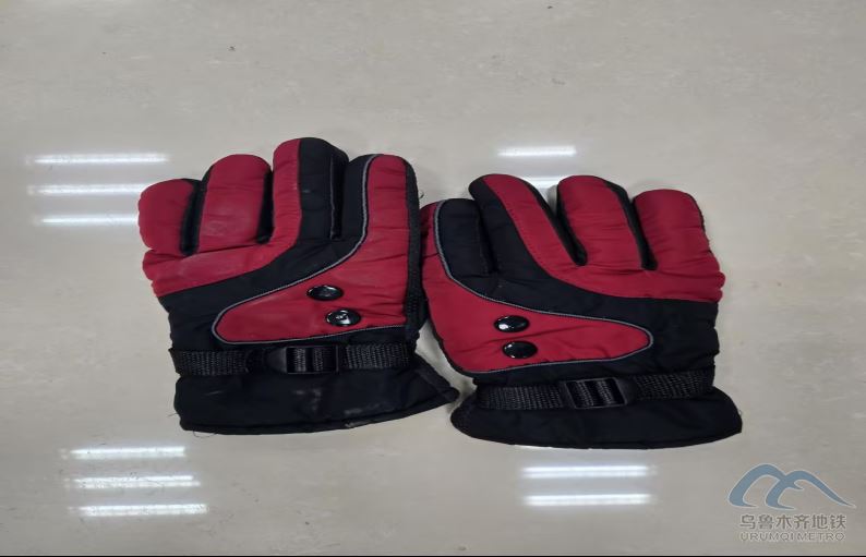 2025年12月13日地铁1号线站内遗失物品清单25.png 2025年12月13日地铁1号线站内遗失物品清单25.png